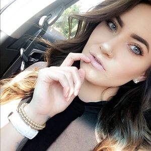 Meet your Posher, Lacey